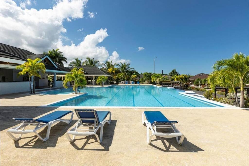 Richmond - Heroes Villa, Ac, Security, Access To Pool, Playground & Private Beach - Welcome Breakfast Basket Экстерьер фото