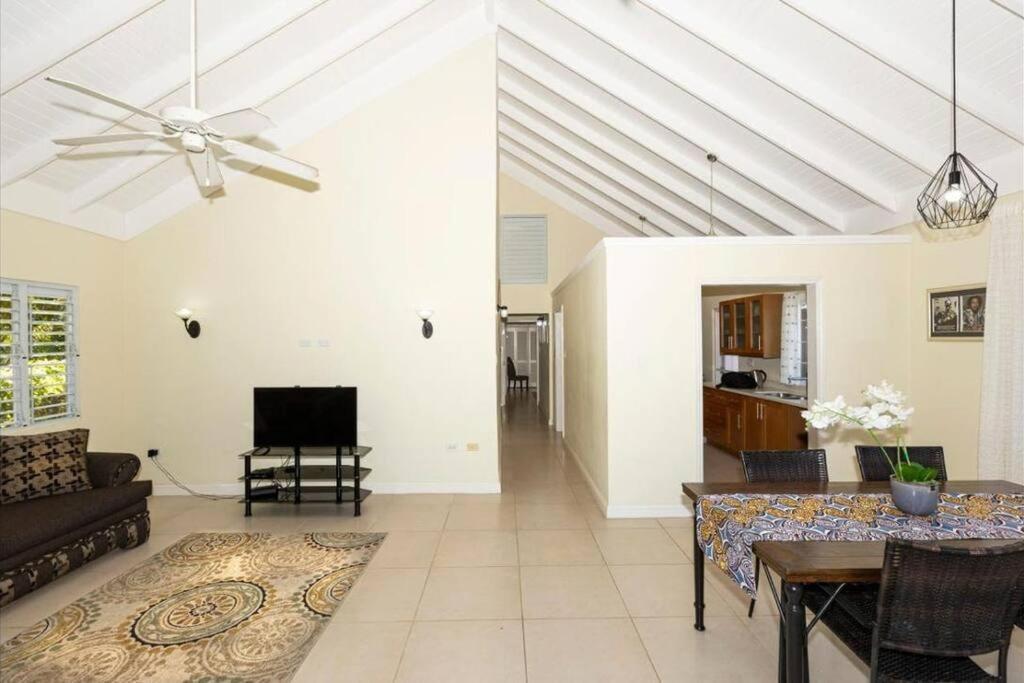 Richmond - Heroes Villa, Ac, Security, Access To Pool, Playground & Private Beach - Welcome Breakfast Basket Экстерьер фото
