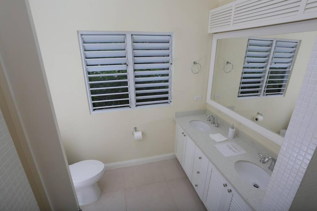 Richmond - Heroes Villa, Ac, Security, Access To Pool, Playground & Private Beach - Welcome Breakfast Basket Экстерьер фото