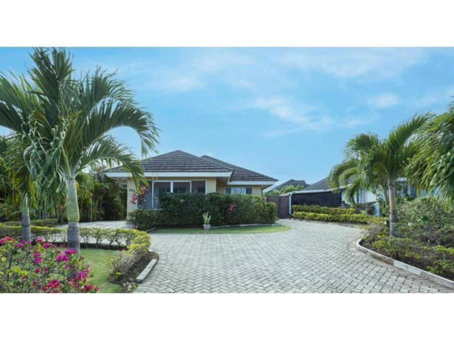 Richmond - Heroes Villa, Ac, Security, Access To Pool, Playground & Private Beach - Welcome Breakfast Basket Экстерьер фото
