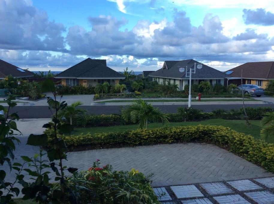 Richmond - Heroes Villa, Ac, Security, Access To Pool, Playground & Private Beach - Welcome Breakfast Basket Экстерьер фото